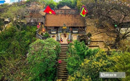 Không chỉ có tiềm năng biển, Sầm Sơn còn có tiềm năng du lịch tâm linh với quần thể các di tích lịch sử văn hóa nổi tiếng như Đền Độc Cước.