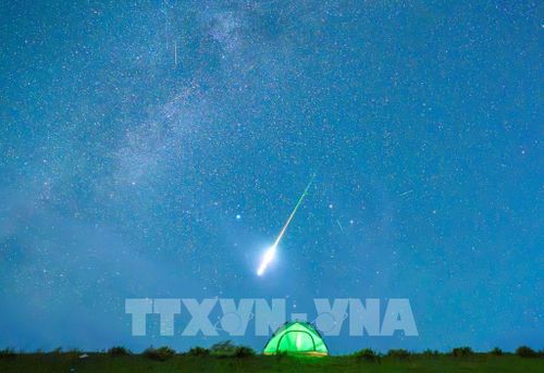 Mưa sao băng Perseid trên bầu trời tỉnh Hắc Long Giang, Trung Quốc, ngày 13/8/2026. Ảnh: THX/TTXVN phát