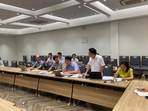 Nhiều chuyên gia cho rằng cần nhìn nhận mối quan hệ giữa hai thị trường theo hướng hỗ trợ lẫn nhau, thay vì chỉ coi thị trường phái sinh là công cụ hỗ trợ cho thị trường hàng hóa vật chất