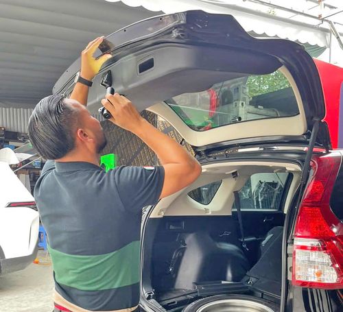 Người mua nên nhờ cơ sở check xe uy tín trước khi mua bán nhằm tránh tiền mất, tật mang. Ảnh: Car Check.