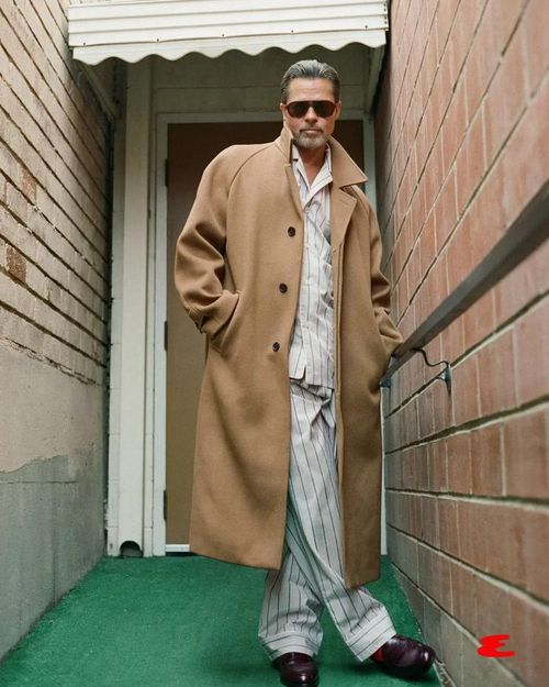 Trong cuộc phỏng vấn với Esquire được đăng tải hôm thứ hai, Brad Pitt lần đầu công khai việc mình đã uống rượu trở lại.