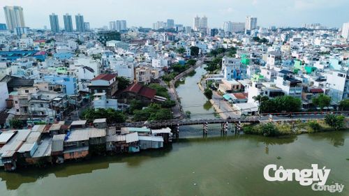 Hơn 41.500 căn nhà ven kênh, rạch ở TP.HCM sẽ được di dời.