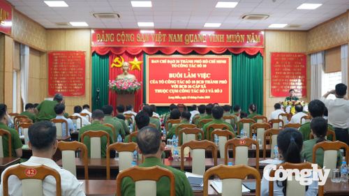 Quang cảnh buổi làm việc.