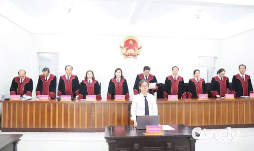 Ủy ban thẩm phán TAND tỉnh Cà Mau tại các phiên tòa giám đốc thẩm, tái thẩm