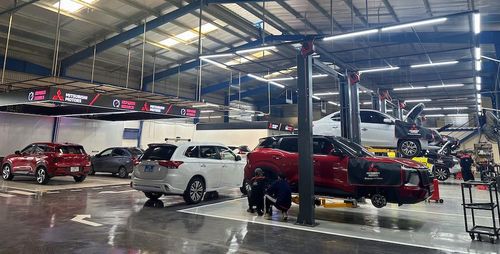 Việc chuẩn bị kỹ càng cho chiếc xe ô tô trước các chuyến đi dài ngày là rất quan trọng.