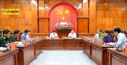 Đồng chí Phạm Thành Ngại và đồng chí Huỳnh Minh Tuấn chủ trì cuộc họp.