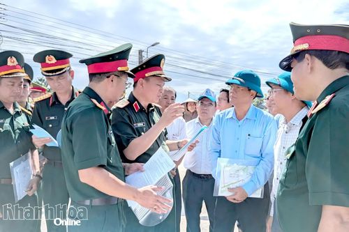 Đoàn kiểm tra công tác phòng, chống thiên tai, tìm kiếm cứu nạn tại xã Diên Điền.