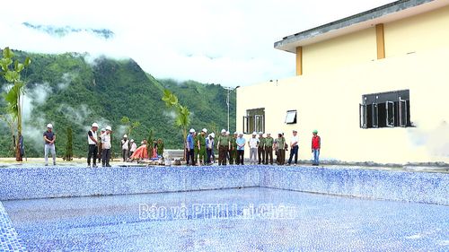 Chủ đầu tư kiểm tra những khâu cuối của công trình.