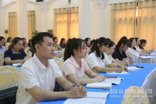 Cán bộ, giáo viên ngành giáo dục tham gia lớp bồi dưỡng kiến thức trong dịp hè 2026