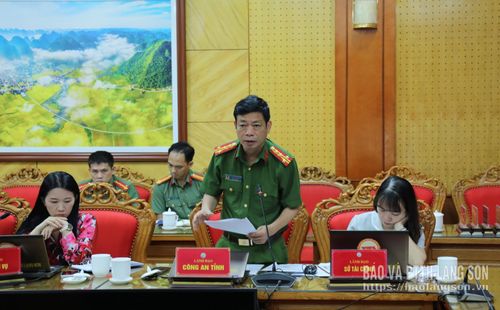 Lãnh đạo Công an tỉnh trao đổi một số nội dung liên quan tại cuộc họp
