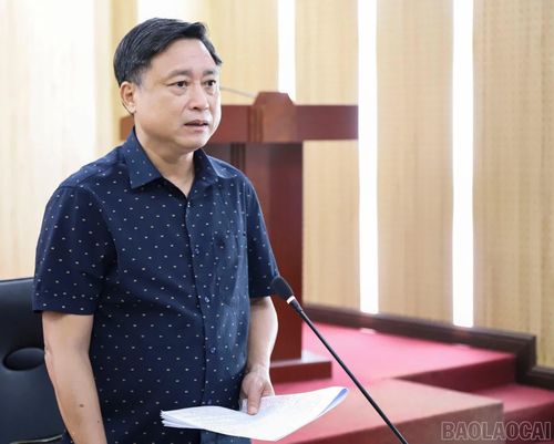 Bí thư Đảng ủy xã Bát Xát Nguyễn Kiều Phương kết luận hội nghị.