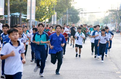 Những bước chạy khỏe khoắn của học sinh và Nhân dân trong lễ phát động Ngày chạy Olympic vì sức khỏe toàn dân