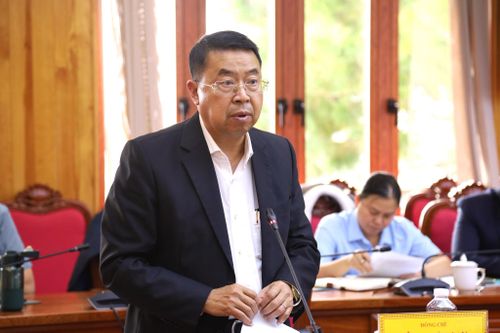 Tỉnh ủy viên, Giám đốc Sở Văn hóa, Thể thao và Du lịch Tôn Thiện San phát biểu tại buổi làm việc