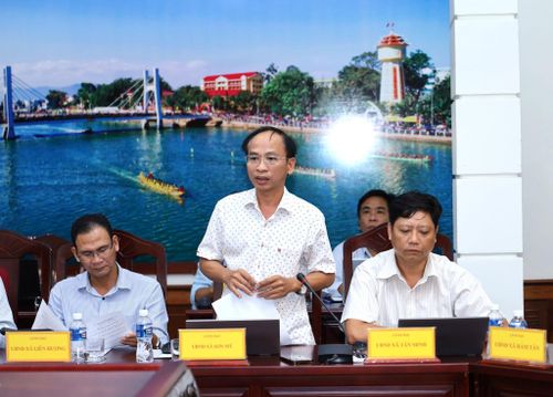 Chủ tịch UBND xã Sơn Mỹ Nguyễn Văn Ty báo cáo tại buổi làm việc