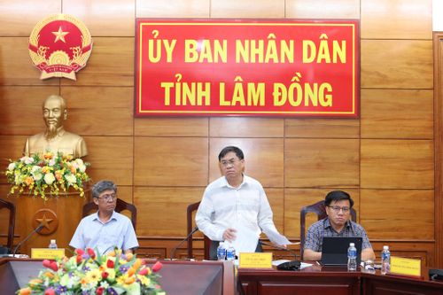 Tỉnh ủy viên, Phó Chủ tịch UBND tỉnh Lâm Đồng Võ Ngọc Hiệp phát biểu chỉ đạo tại buổi làm việc