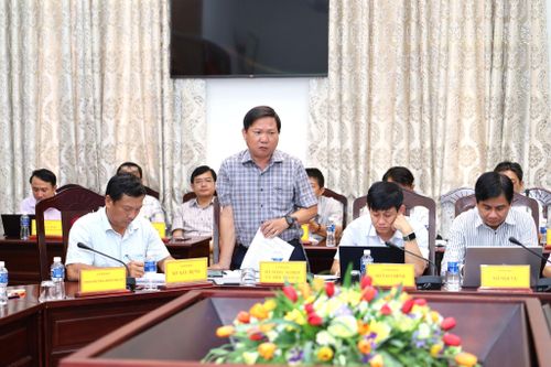 Phó Giám đốc Sở Nông nghiệp và Môi trường Huỳnh Duy Khôi phát biểu tại buổi làm việc