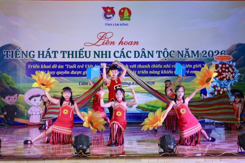 Các đội thi mang đến nhiều tiết mục được dàn dựng công phu, giàu màu sắc văn hóa