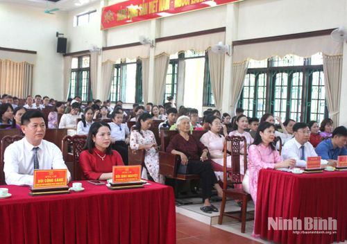 Các đại biểu dự hội nghị.