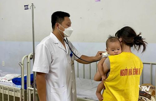 Nhiều gia đình đã chủ động hơn trong chăm sóc, bảo vệ người cao tuổi và trẻ nhỏ trước thời tiết khắc nghiệt.