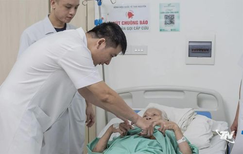 Người cao tuổi, đặc biệt những người có bệnh lý nền, là nhóm dễ bị ảnh hưởng khi nhiệt độ tăng cao.