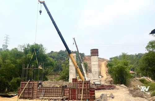 Dự án đường cao tốc Chợ Mới - Bắc Kạn đang được triển khai, cần lượng lớn vật liệu xây dựng phục vụ thi công.