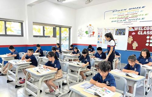 Giờ học của học sinh tiểu học Trường UK Academy Huế.