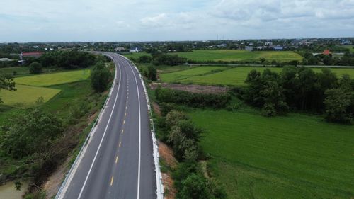 Một đoạn đường Hồ Chí Minh qua xã Hòa Khánh (tỉnh Tây Ninh) đã sơn, vạch đường hoàn chỉnh.