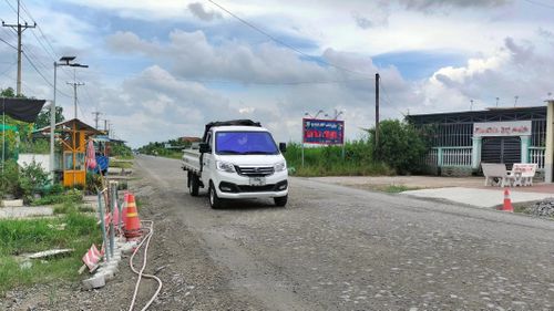 "Dự kiến trong tháng 10/2026, công tác sửa chữa, láng nhựa mặt đường sẽ hoàn thành, đảm bảo giao thông thông suốt, an toàn và nâng cao mỹ quan đô thị", cán bộ quản lý đoạn tuyến cho biết thêm.