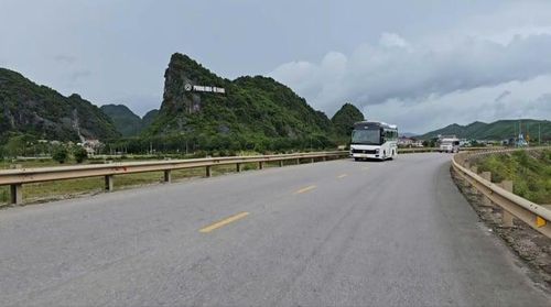  Góc nhìn Khu du lịch Phong Nha - Kẻ Bàng từ trên tuyến đường HCM 