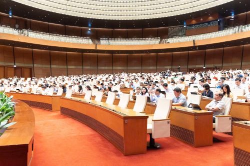 Quang cảnh phiên thảo luận sáng 13/8.