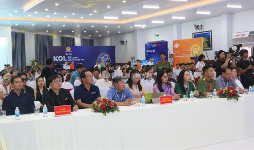 Các đại biểu tham dự hội nghị.