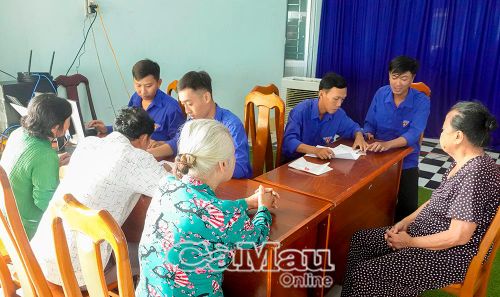 Từ trụ sở xã đến tận ấp, Tổ giải quyết thủ tục hành chính lưu động chủ động đưa dịch vụ công đến gần người dân.