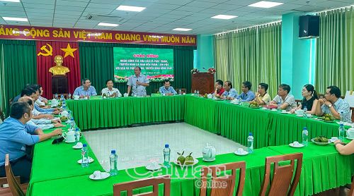Đoàn công tác Báo và phát thanh, truyền hình Cà Mau làm việc với Báo và phát thanh, truyền hình Đồng Tháp.