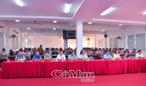 Lớp tập huấn có sự tham gia của gần 200 cán bộ làm công tác văn hoá cơ sở.