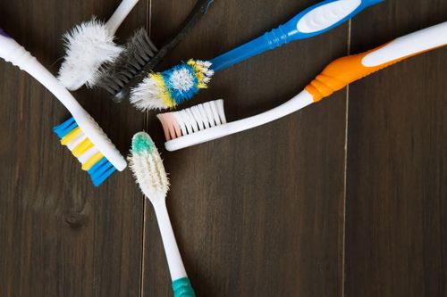Bạn cần phải thay mới bàn chải khi bị hư hỏng để bảo vệ sức khỏe răng miệng