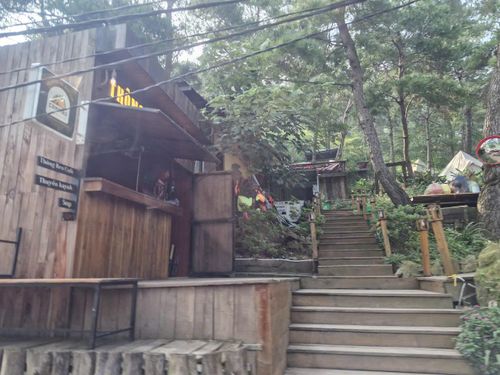 Xã Kim Anh đang phối hợp với Hạt Kiểm lâm số 4 rà soát những công trình xây dựng trong khu vực quy hoạch rừng phòng hộ bảo vệ môi trường để triển khai phương án xử lý. Ảnh: Đức Duy