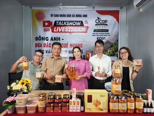 Xã Đông Anh thực hiện các phiên livestream hỗ trợ doanh nghiệp bán sản phẩm trên nền tảng số. Ảnh: Mai Khôi