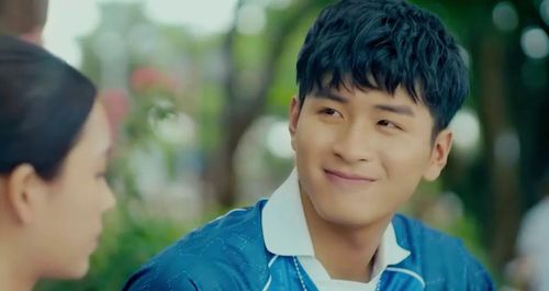 Hà Thành với tạo hình hot boy vườn trường. 