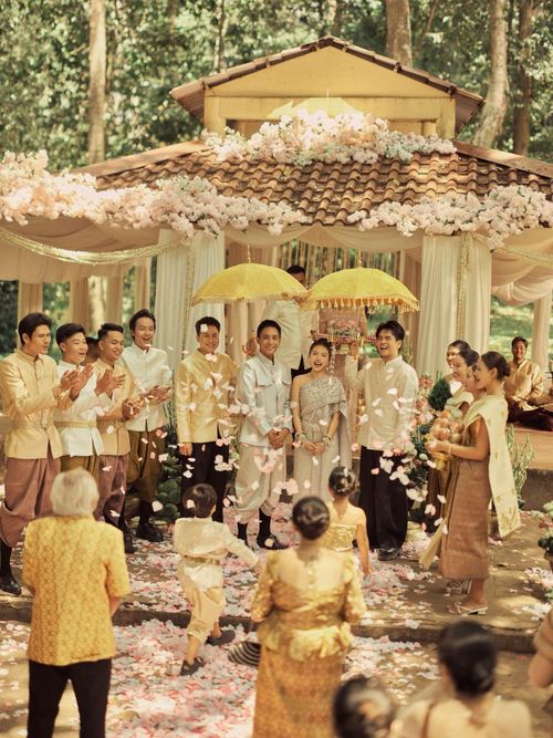 Sự xuất hiện của Bảo Định cũng trở thành một điểm nhấn. Nam diễn viên sinh năm 1994 đảm nhận vai trò bạn diễn của Phương Mỹ Chi, cùng cô thực hiện những phân cảnh mang màu sắc tình cảm.