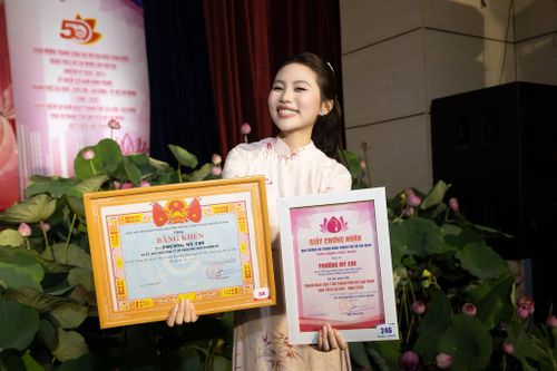 Việc tham gia các chương trình như "Sing! Asia" và "Em Xinh Say Hi" tiếp tục giúp Phương Mỹ Chi đến gần hơn với khán giả trẻ. Ở tuổi 23, Phương Mỹ Chi gây chú ý bởi diện mạo nữ tính và trưởng thành hơn.