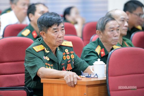 Các cựu chiến binh từng tham gia chiến đấu tại mặt trận Vị Xuyên - Hà Tuyên dự hội nghị. Ảnh: Tuấn Anh