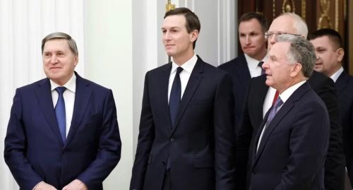 Ukraine nhiều lần kêu gọi ngừng bắn sau gần 4 năm rưỡi xung đột. Nga tuyên bố luôn ủng hộ đàm phán hòa bình, nhưng cho rằng giải pháp phải bao gồm việc Ukraine từ bỏ hoàn toàn 4 vùng lãnh thổ mà Moskva tuyên bố chủ quyền trong năm 2022.