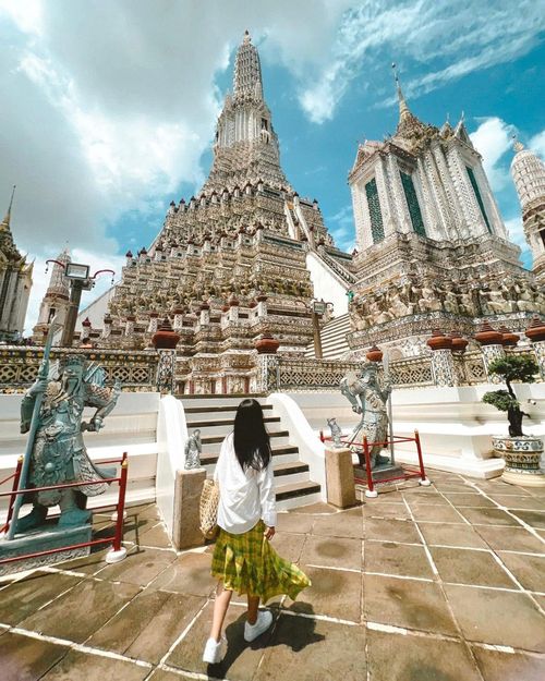  Thói quen mua sắm trả góp và sử dụng dịch vụ mua trước, trả sau khiến các kỳ thanh toán của Trúc ngày càng chồng chất. Ảnh: NVCC. 