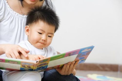 Trẻ liên tục hình thành các kỹ năng mới về ngôn ngữ, vận động, giao tiếp và tương tác xã hội trong những năm đầu đời. Ảnh: Shutterstock.
