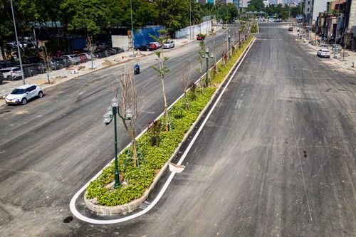 Theo kế hoạch, các đơn vị tập trung máy móc, phương tiện, khẩn trương đẩy nhanh tiến độ để kịp thông tuyến đường Vành đai 1 trên mặt đất dịp Quốc khánh 2/9; riêng 2 cầu vượt tại tuyến phải hoàn thành trước ngày 31/12.