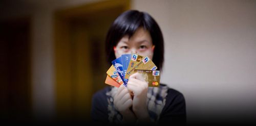  Thẻ tín dụng dần mất ưu thế với người trẻ Trung Quốc. Ảnh: VCG. 
