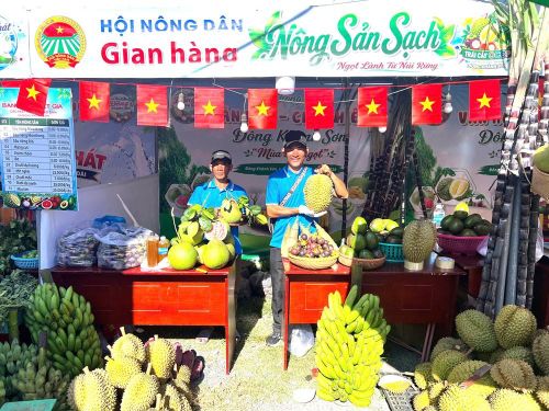 Trái ngọt tại chợ phiên Đông Khánh Sơn