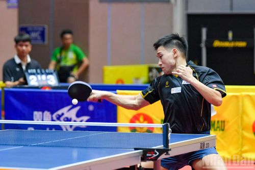 Nguyễn Anh Tú (Hà Nội) trong trận đấu với Nguyễn Duy Phong.