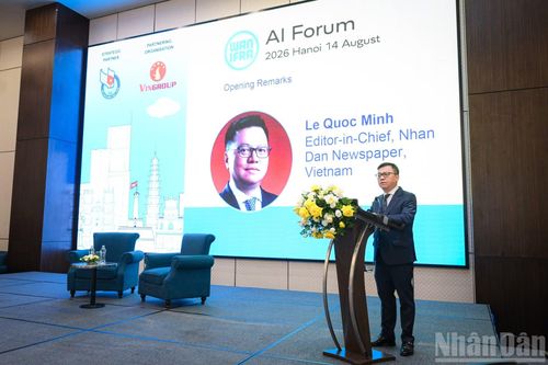 Đồng chí Lê Quốc Minh, Ủy viên Trung ương Đảng, Phó Trưởng ban Tuyên giáo Trung ương, Tổng Biên tập Báo Nhân Dân, Chủ tịch Hội nhà báo Việt Nam phát biểu khai mạc Diễn đàn.