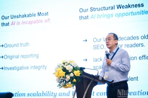 Ông Zhang Jun, Giám đốc Công nghệ Báo South China Morning Post chia sẻ kinh nghiệm thực tiễn về quá trình chuyển đổi số dựa trên AI của tổ chức nơi ông làm việc.